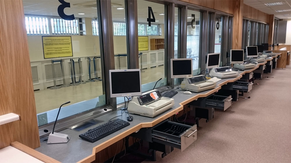 銀行防彈玻璃柜臺內部